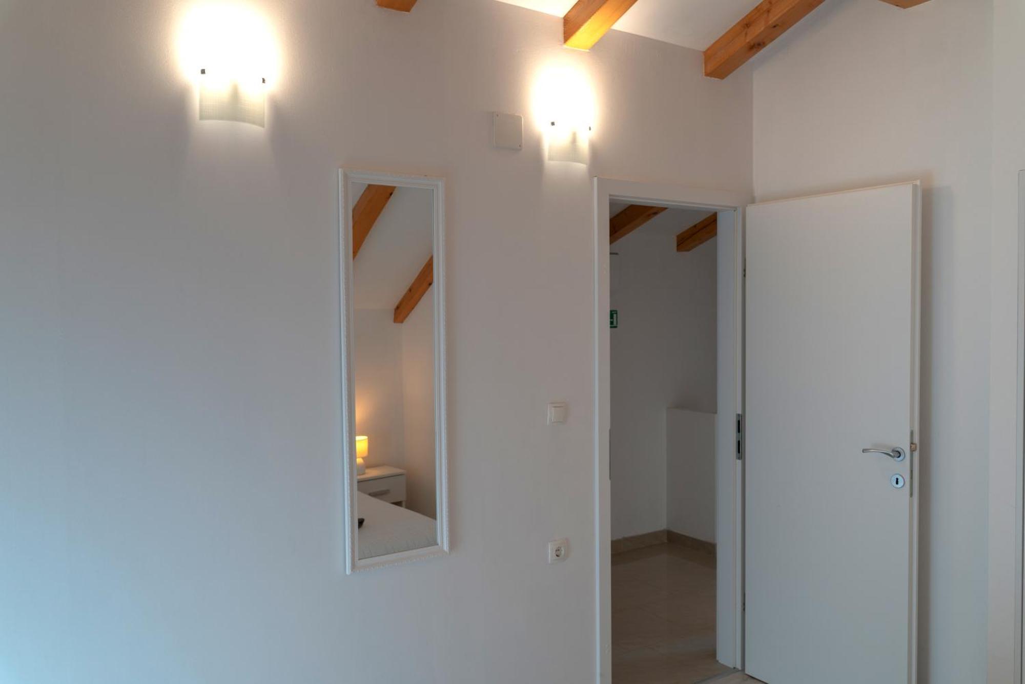 Apartments Srdanovic Омиш Экстерьер фото