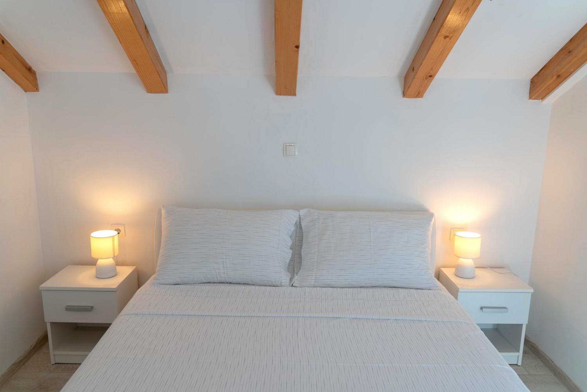 Apartments Srdanovic Омиш Экстерьер фото