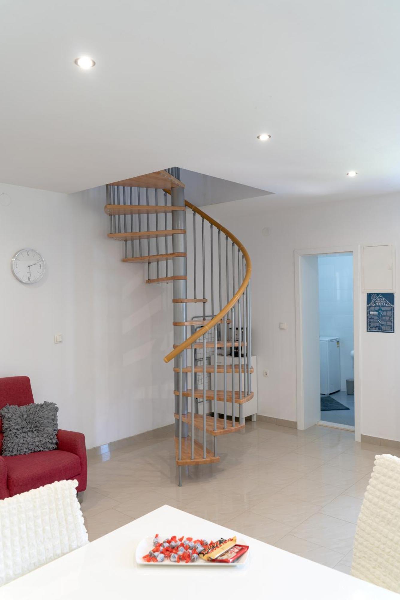 Apartments Srdanovic Омиш Экстерьер фото