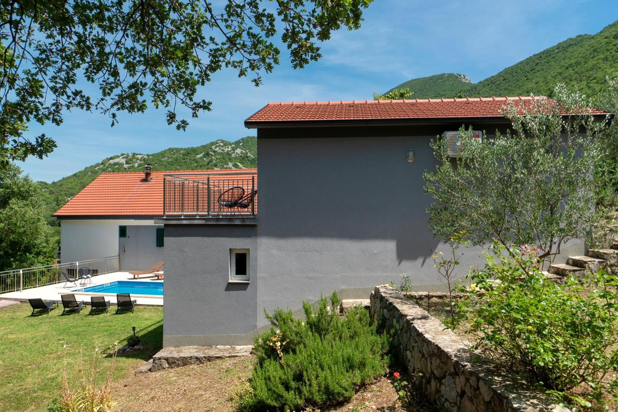 Apartments Srdanovic Омиш Экстерьер фото