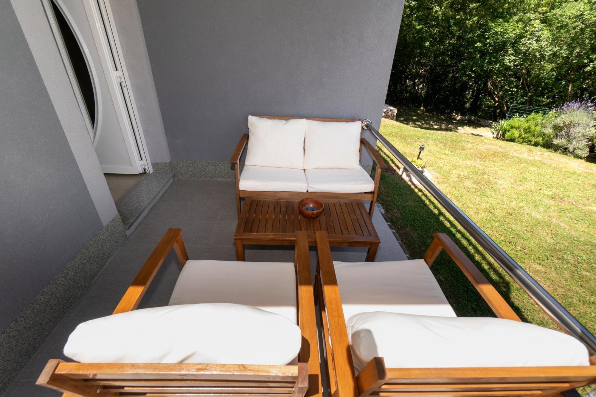 Apartments Srdanovic Омиш Экстерьер фото