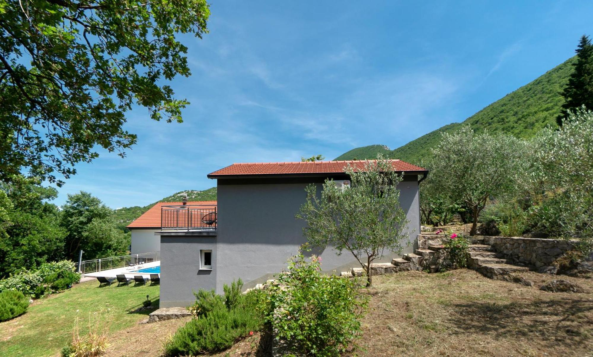 Apartments Srdanovic Омиш Экстерьер фото