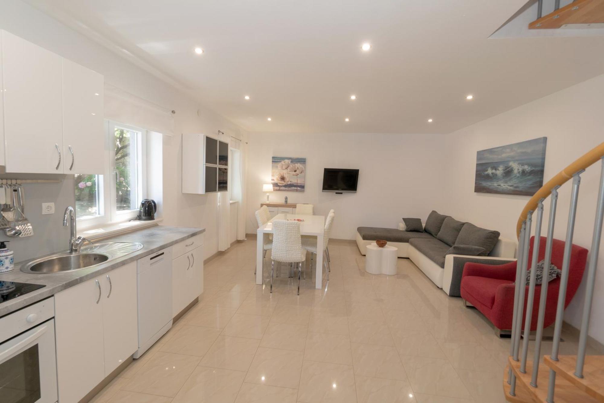 Apartments Srdanovic Омиш Экстерьер фото