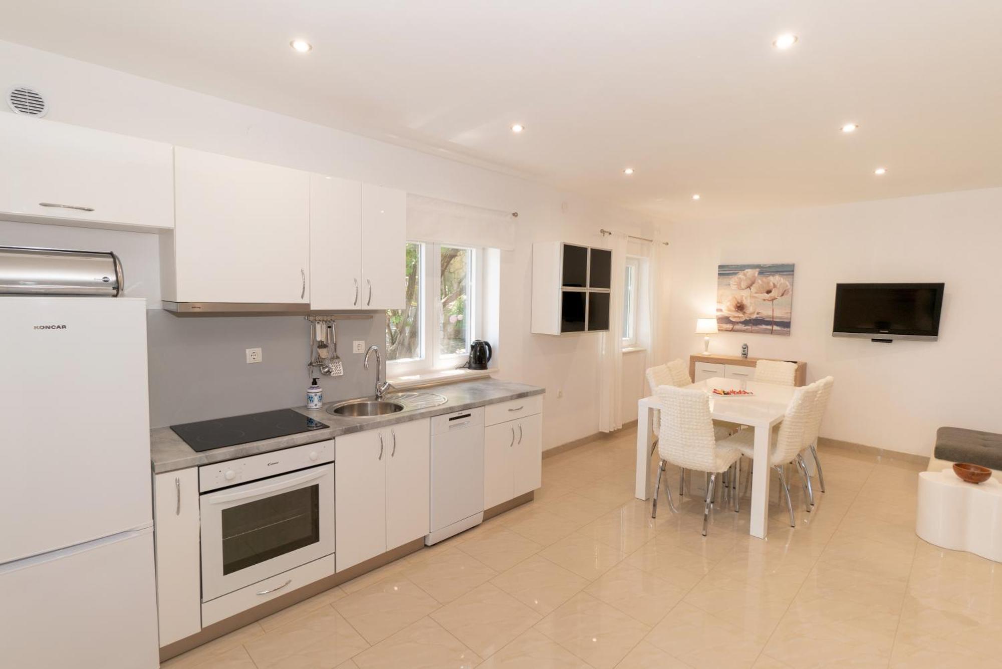 Apartments Srdanovic Омиш Экстерьер фото