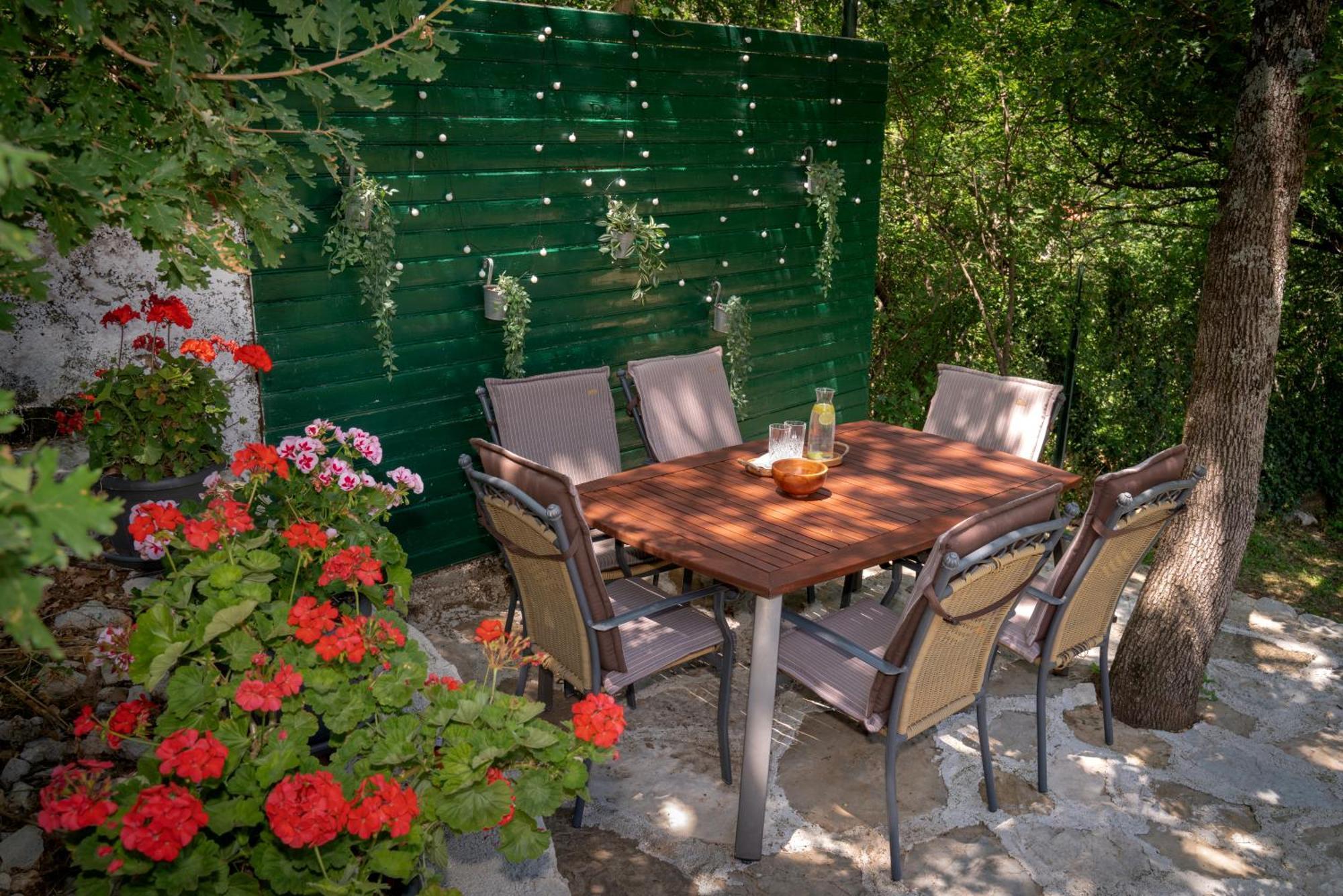 Apartments Srdanovic Омиш Экстерьер фото