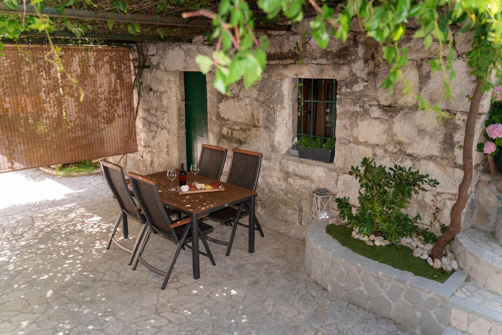 Apartments Srdanovic Омиш Экстерьер фото
