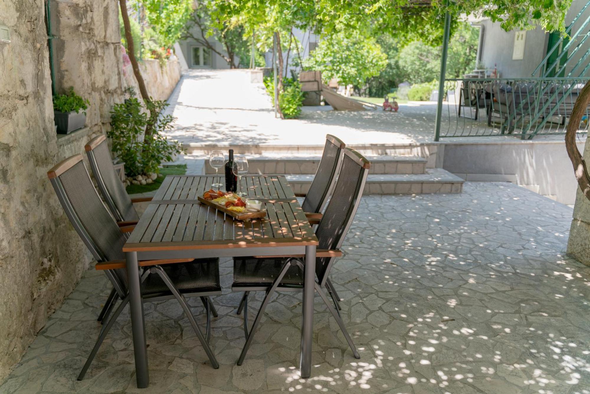 Apartments Srdanovic Омиш Экстерьер фото