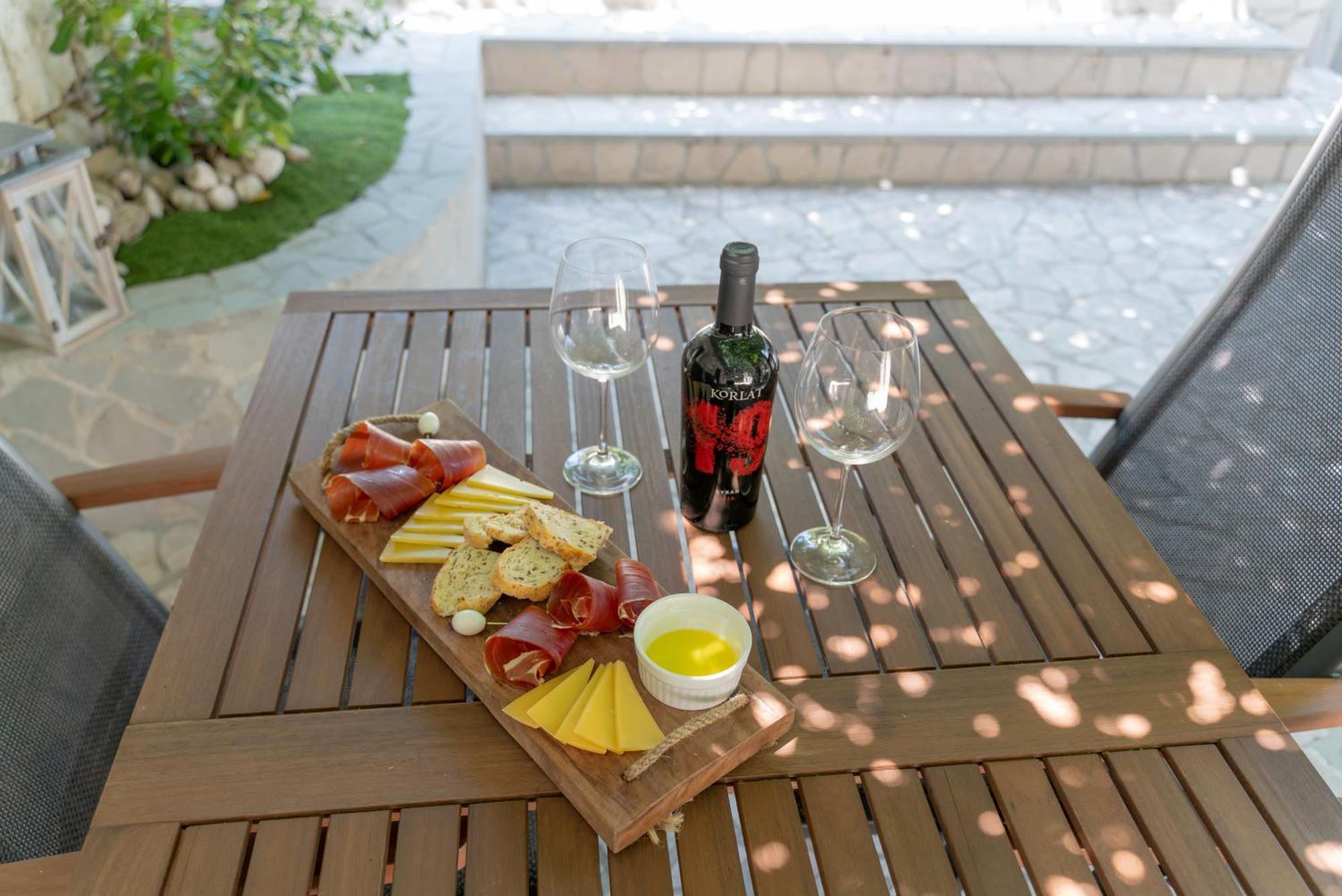 Apartments Srdanovic Омиш Экстерьер фото
