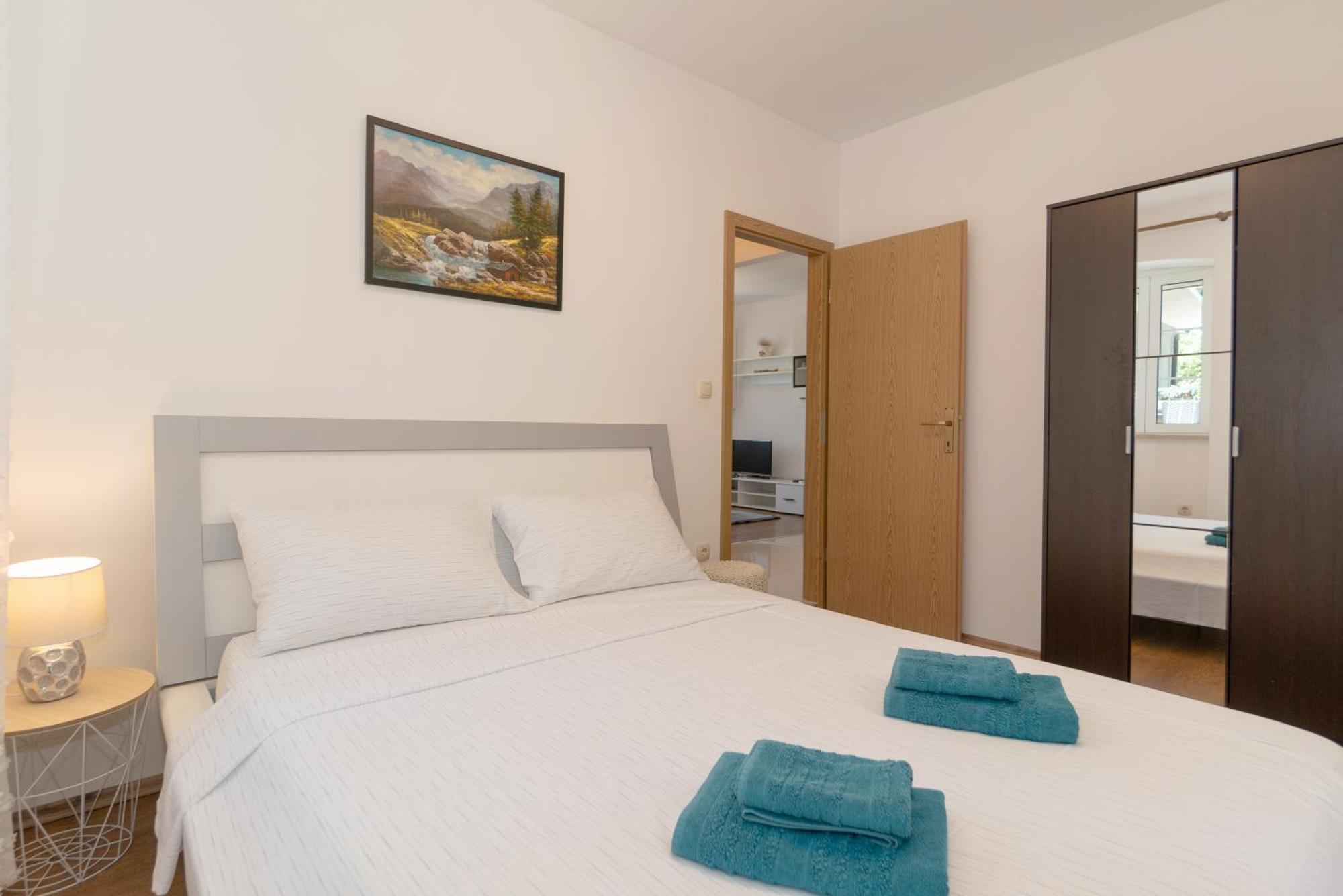 Apartments Srdanovic Омиш Экстерьер фото