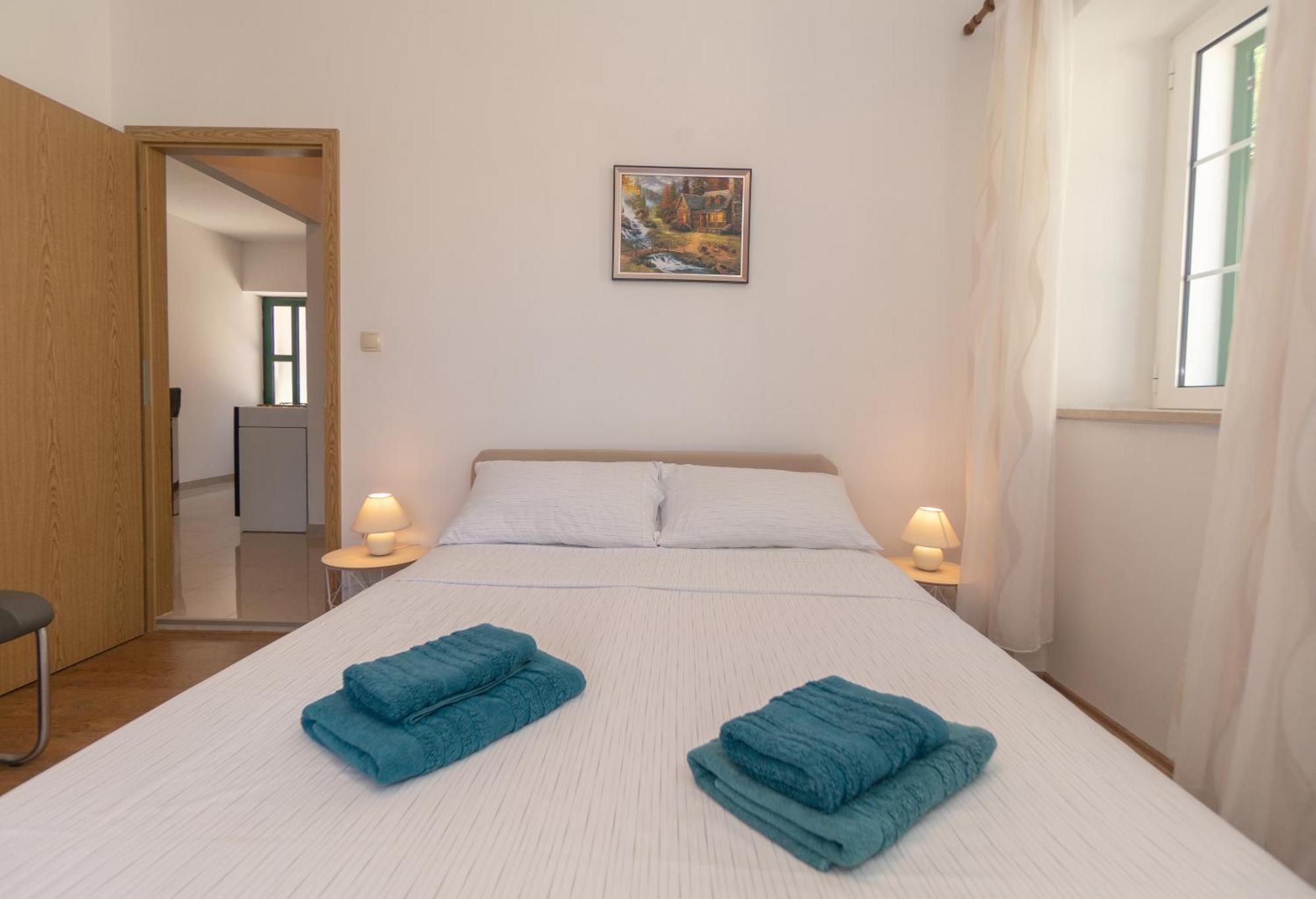 Apartments Srdanovic Омиш Экстерьер фото