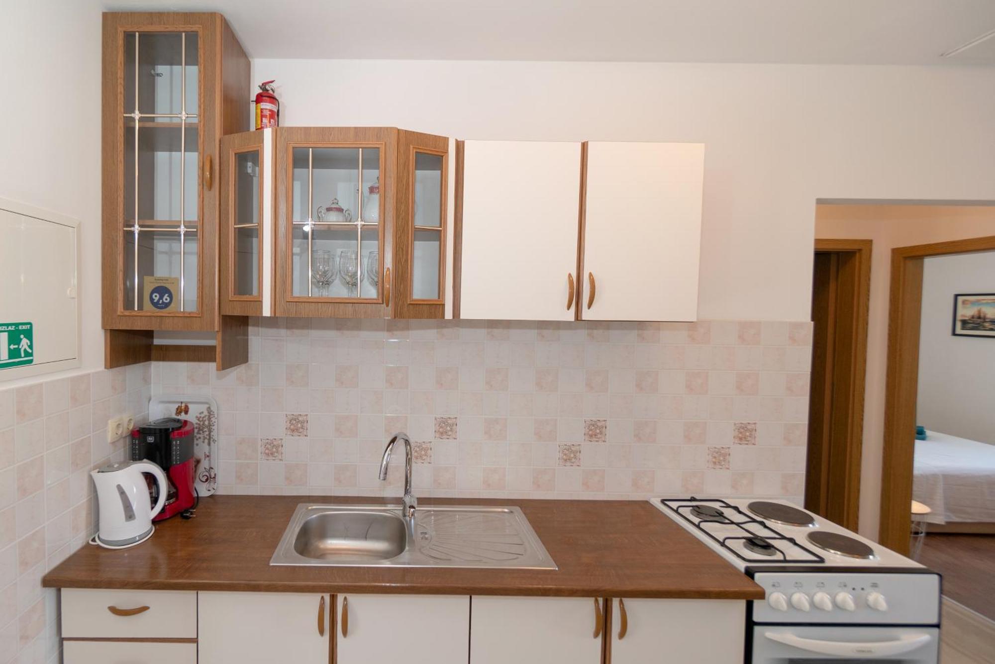 Apartments Srdanovic Омиш Экстерьер фото